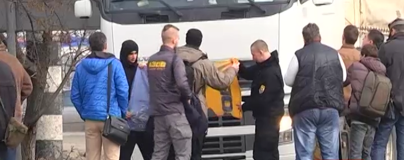 Активісти не залишають постів, попри офіційне рішення про заборону транзиту фур із РФ