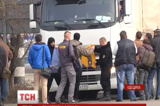 Активісти не залишають постів, попри офіційне рішення про заборону транзиту фур із РФ