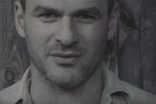 У новому відео м'язистий Мірзоян розпиляв двері, намагаючись знайти вихід із лабіринту