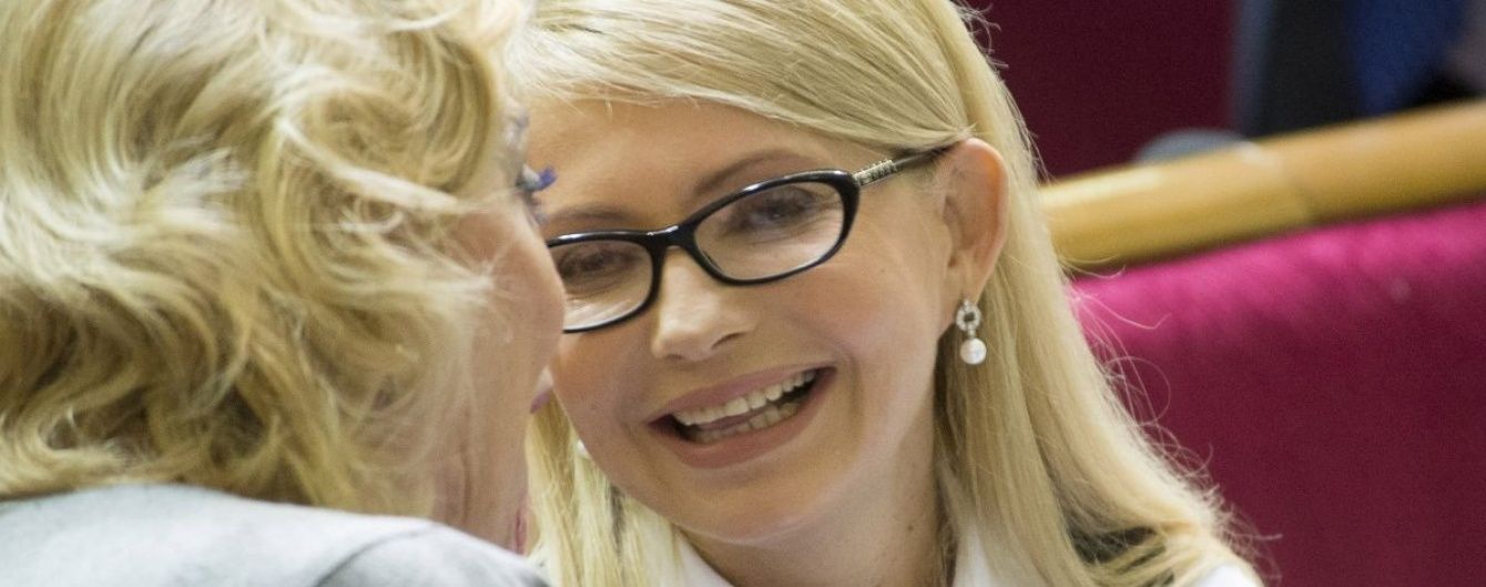Як ти поводився, Арсенію? Юзери порівнюють "нову" Тимошенко із звабливою вчителькою