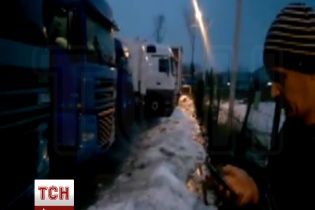 Українські далекобійники залишаються у "блокаді" на території Росії