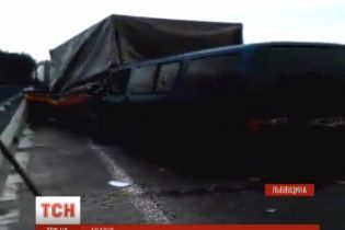Троє бійців "Правого сектору" постраждали у аварії на Львівщині