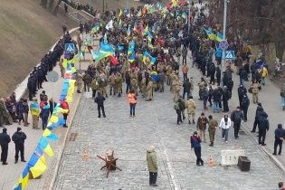 Флешмоб, тобто погром. Активісти потрощили офіси Ахметова та російських банків