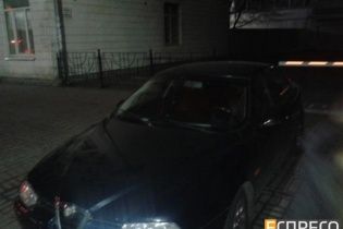 У Києві четверо озброєних чоловіків напали на авто активістів