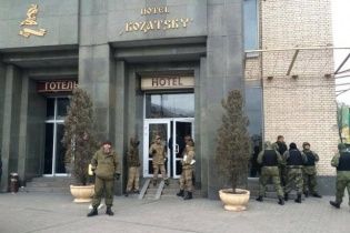 Міноборони має виселити "революційні сили" із готелю на Майдані