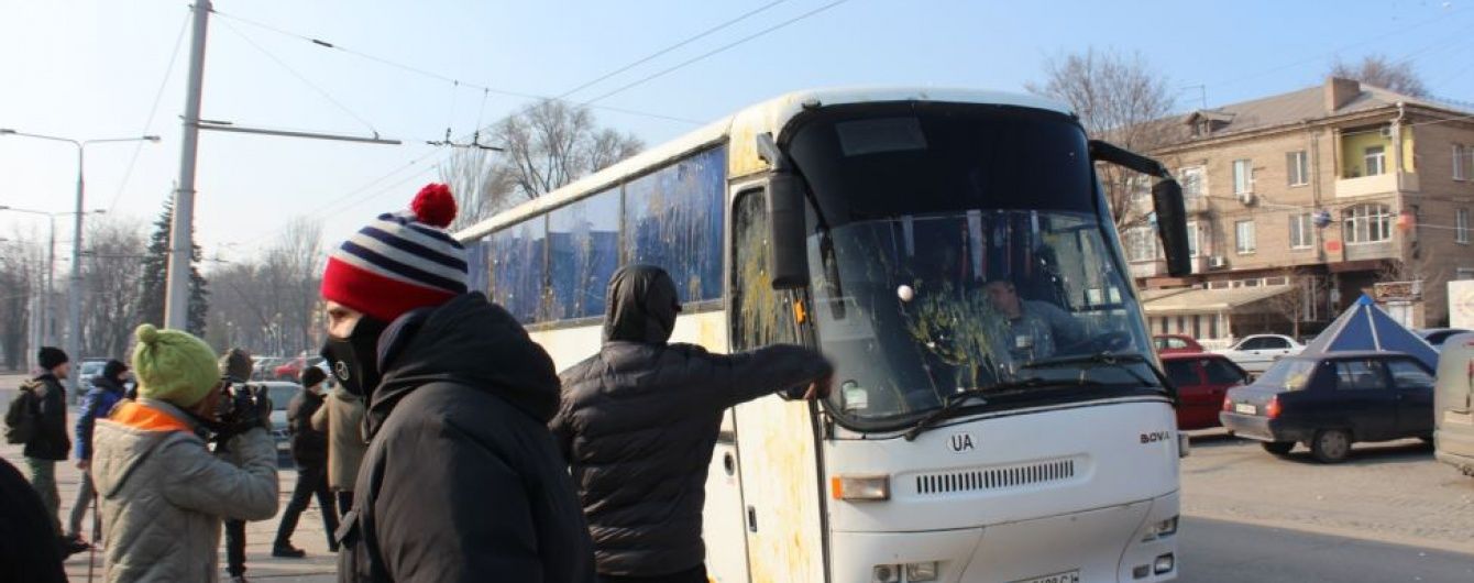 У Запоріжжі закидали яйцями приїжджих супротивників знесення Леніна