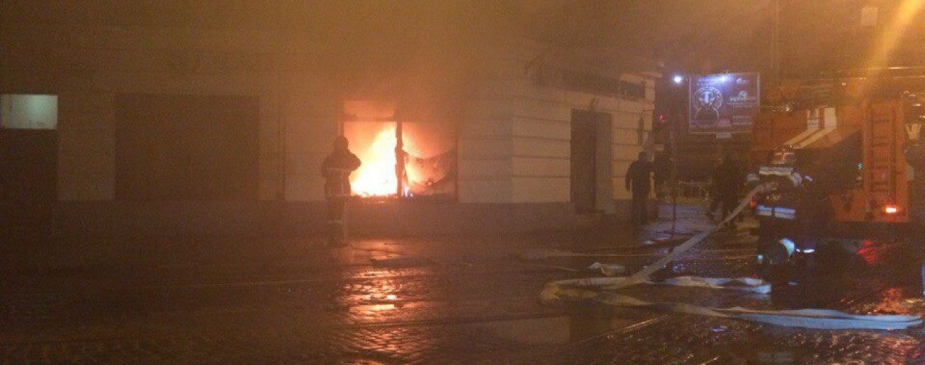 Львів у вогні: невідомі за ніч підпалили три відділення російських банків