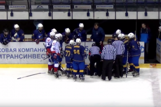 Український хокеїст врятував життя партнеру під час матчу