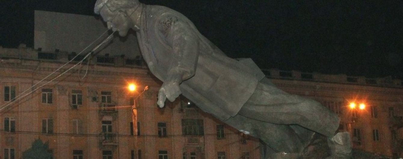 Радше кривавий, ніж святий