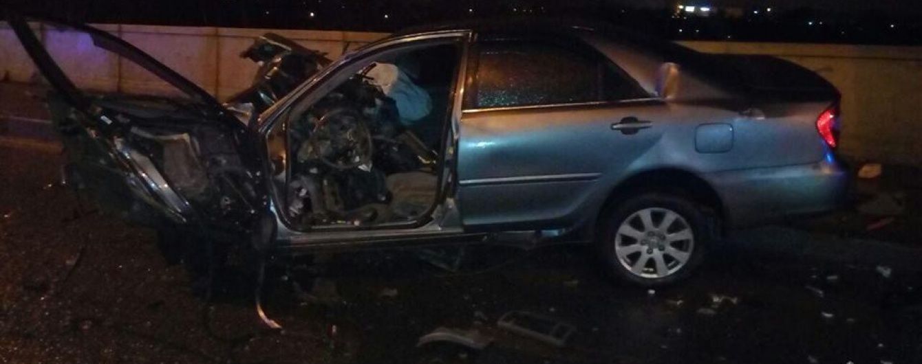 У Харкові п'яний водій Toyota на швидкості влетів у стовп, втікаючи від поліції