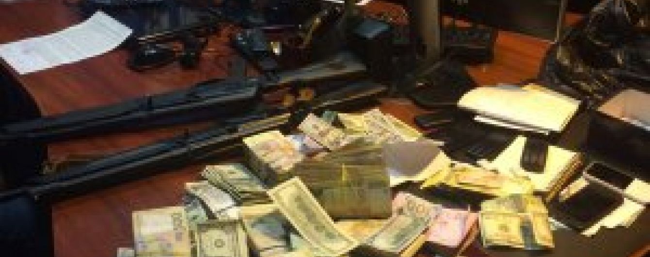 У Дніпропетровську викрили мережу нелегальних обмінників із мільйонними оборотами