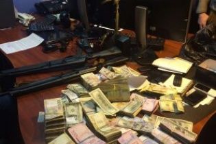 У Дніпропетровську викрили мережу нелегальних обмінників із мільйонними оборотами