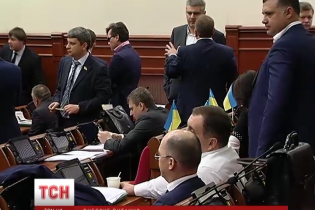 Депутати заблокували роботу Київради через вибори