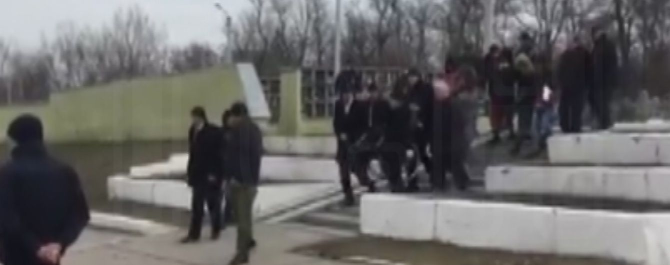 Кернес без коментарів покинув "єврейське" кладовище, де вбили його друга