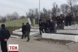 Кернес без коментарів покинув "єврейське" кладовище, де вбили його друга