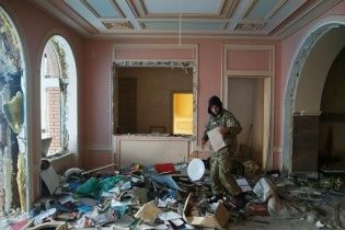 Український фотограф показав, на що мародери перетворили маєток Пшонки