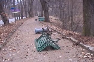 Невідомі влаштували погром в уманському парку "Софіївка"