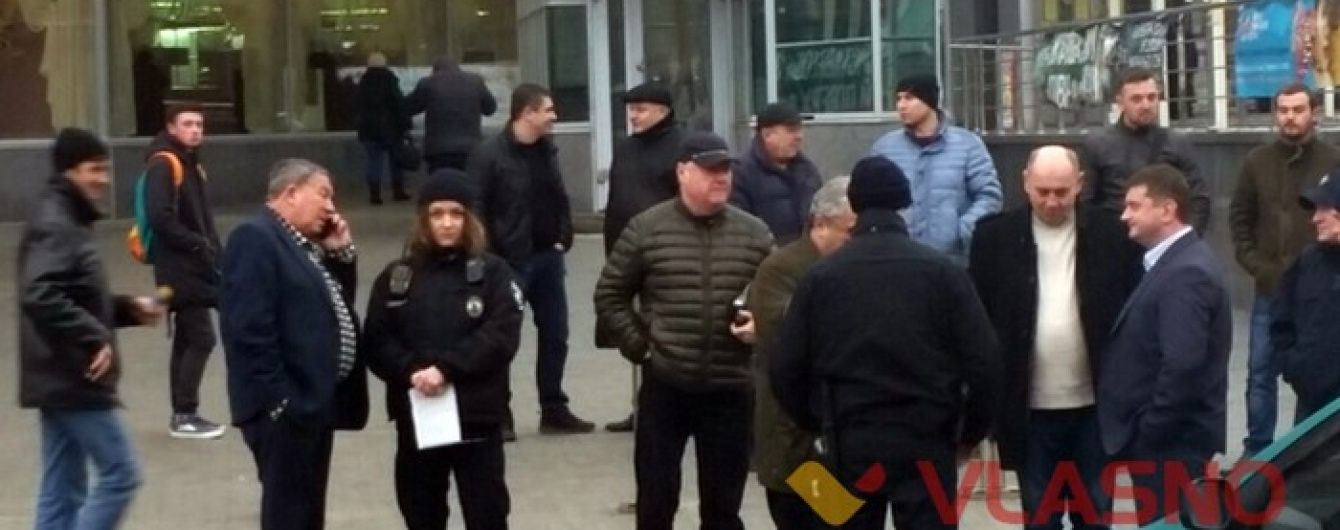 Вінницька поліція виписала штраф на авто батька Гройсмана – ЗМІ