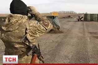 Контрабанда в "сірій зоні" на Донбасі. Як силовики "кришують" нелегальний бізнес