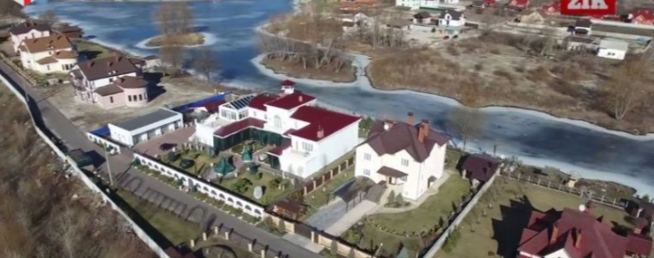 Заступник голови Нацполіції збудував триповерховий будинок під Києвом