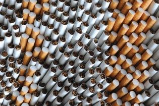 В Польше на нелегальной фабрике сигарет задержали трех граждан Украины