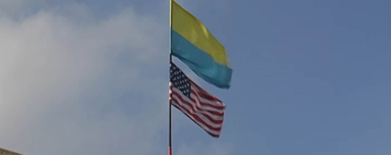 На Донеччині військові з прапором США обороняють колишній Нью-Йорк