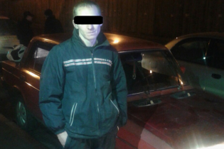 У Києві п'яний водій збив поліцейського та провіз його на капоті