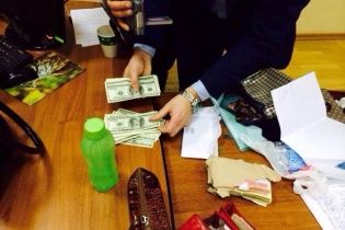 У Києві ректор вишу спробувала "завоювати" прихильність заступника міністра хабарем