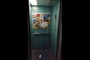 Російські окупанти цілодобово "крутять" гімн РФ у відключених ліфтах Севастополя