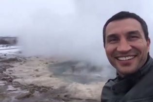 Володимир Кличко записав відео на фоні гейзера, що вибухає