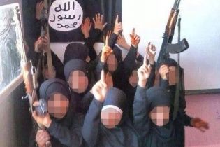 Терористи ІД використовували 12-річну дівчинку для страти полонянок