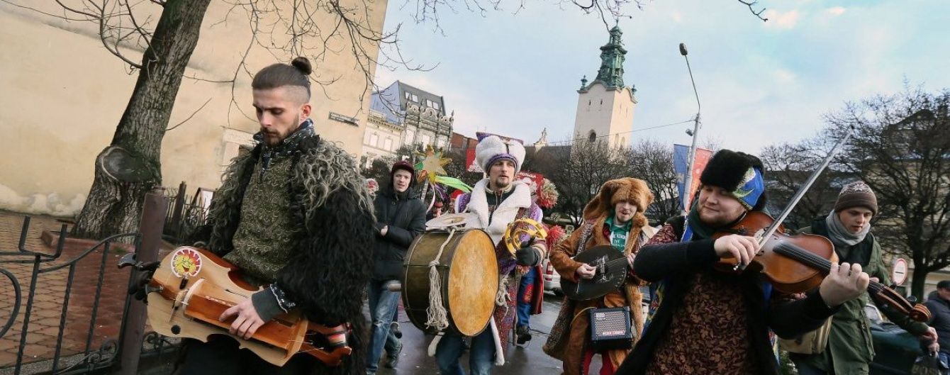 Скільки на туристах заробляють бюджети Львова та Одеси