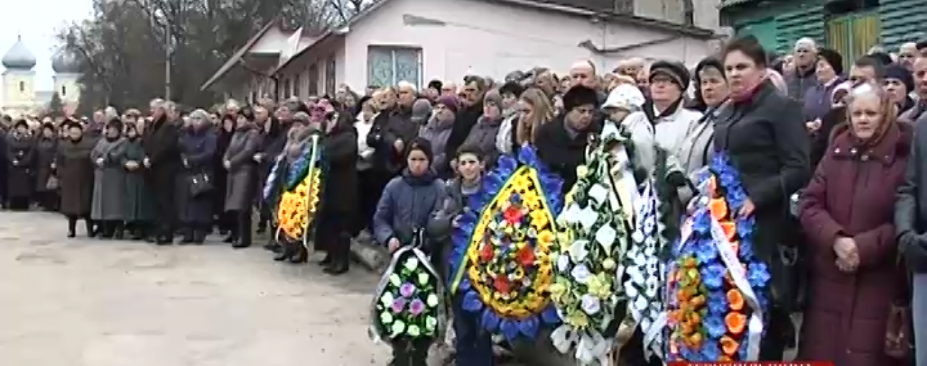 Скандал на Тернопільщині: з похорон героя АТО з ганьбою прогнали керівників області та району