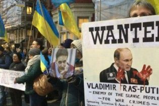 Українці у Лондоні пікетують російське посольство