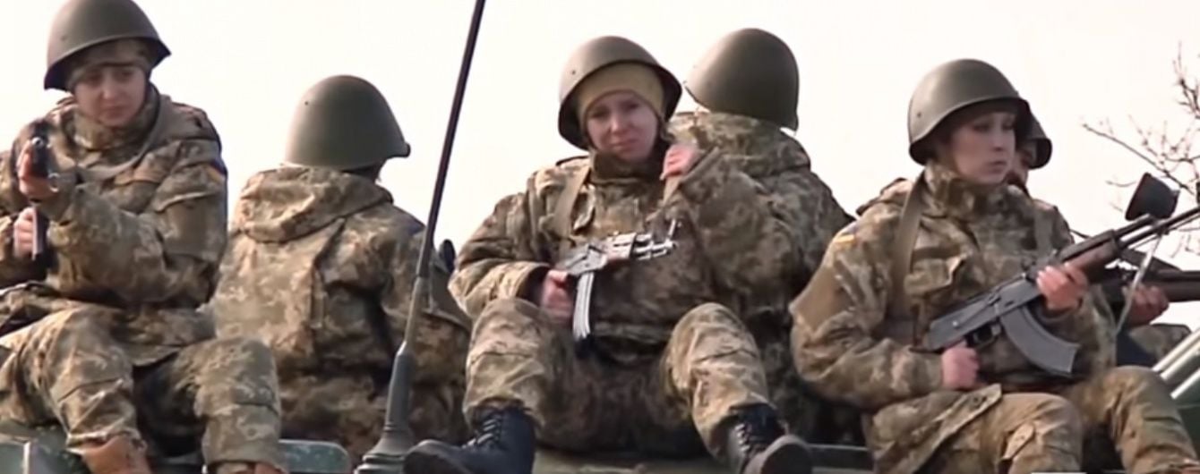 Волонтери створили потужне відеопривітання для жінок-воїнів