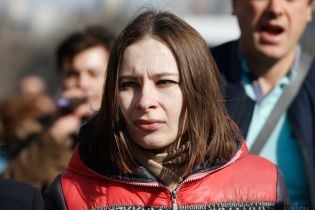 На акцию поддержки Савченко пришла только что освобожденная заложница "ЛНР" Варфоломеева