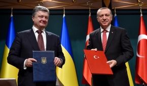 Порошенко привітав Ердогана із перемогою на виборах