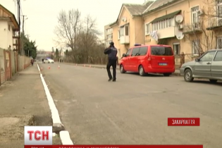 У Мукачевому після стрілянини зі школи евакуювали дітей