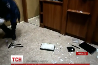 Експрес-пограбування: у Миколаєві злочинці "вихором" обчистили ювелірну крамницю