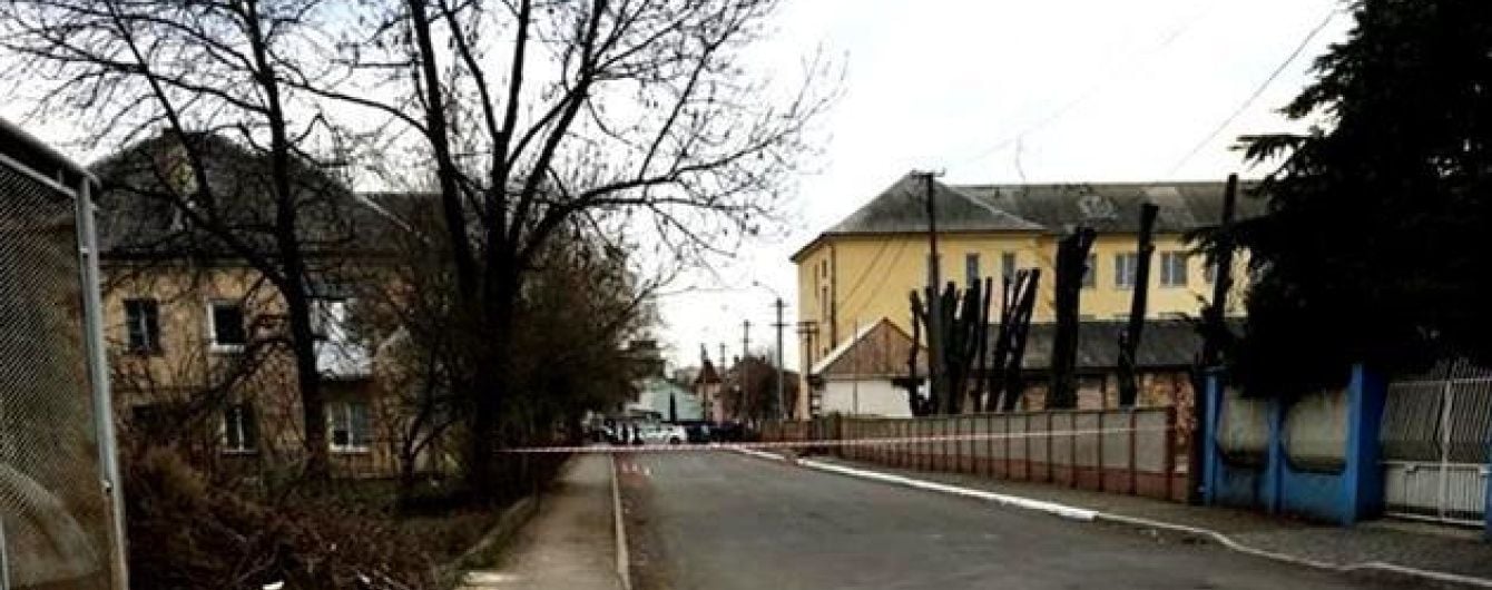 У Мукачевому помер чоловік, в якого стріляли біля школи