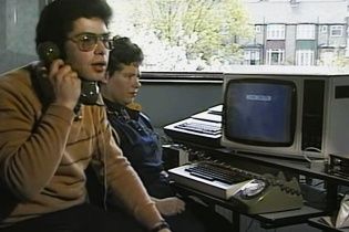 Як надсилали імейли у 1984 році: з'явилося архівне відео, яке показує цей складний процес