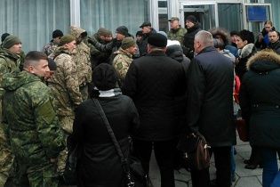 "Фінансові майданівці" у камуфляжі увірвалися на засідання комітету Ради