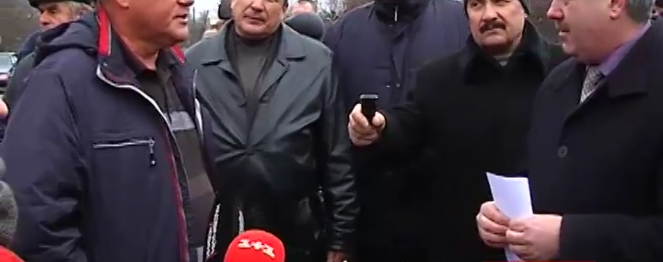 На Житомирщині виявили склад із тисячами тонн отрутохімікатів