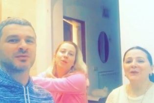 Родинний хор: Матвієнко з мамою і нареченим злилися у народній пісні