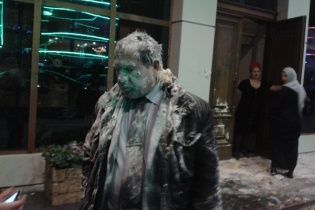 У Грозному побили і закидали яйцями відомого правозахисника
