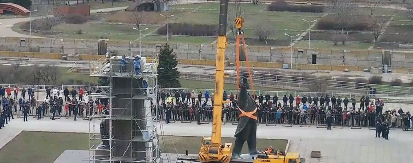 У Запоріжжі знесли найбільший в Україні пам'ятник Леніну
