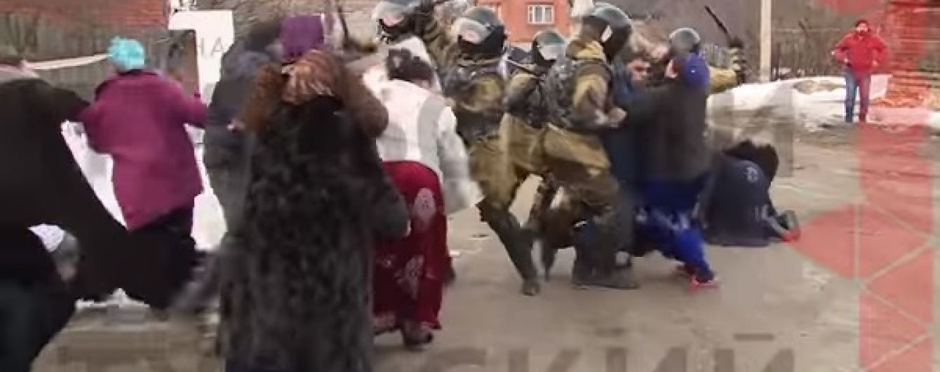 Затримання бунтарів. У Росії ОМОН із кийками розігнав повстання циган