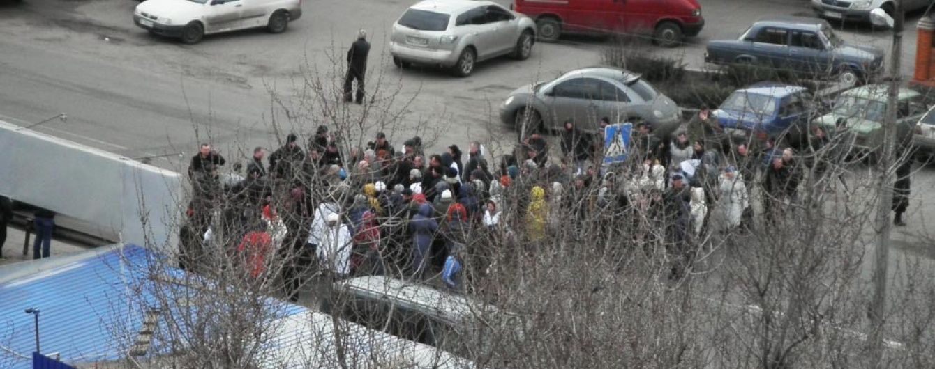Працівники "Полтавафарм" перекрили трасу міжнародного значення