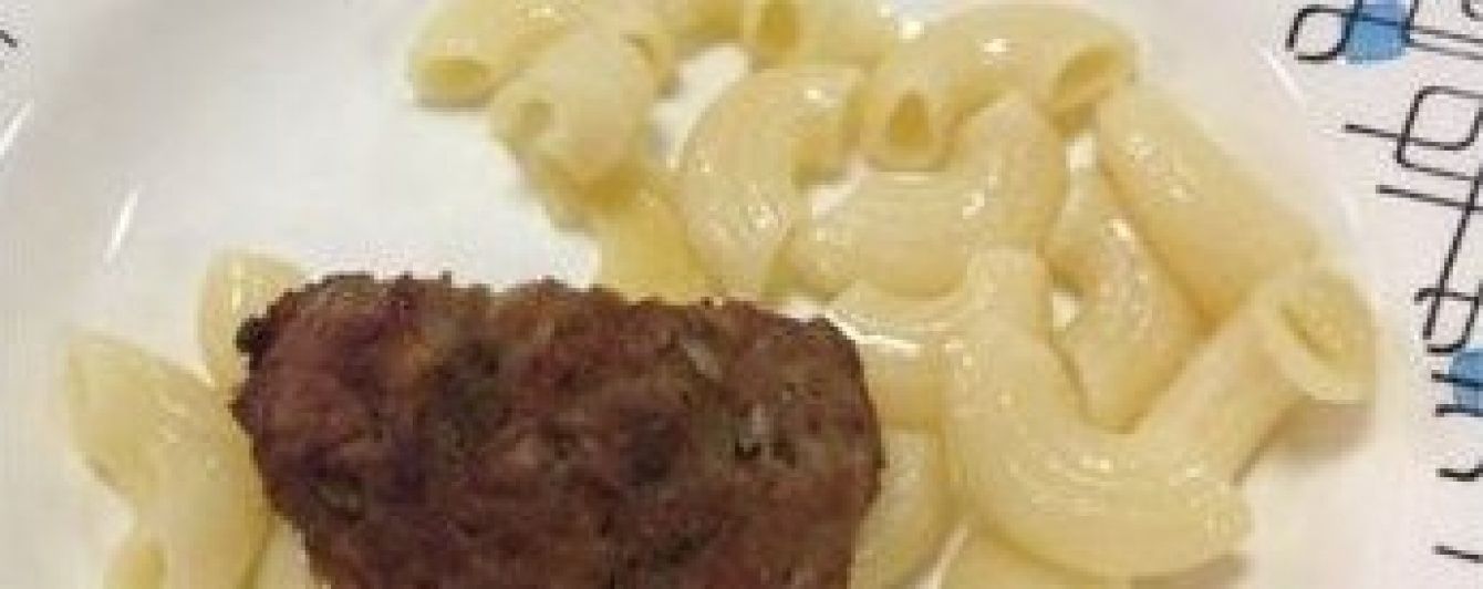 У Рязані учня змусили вибачатися за фото мізерного шкільного сніданку в соцмережах
