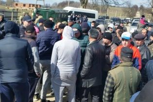 На українсько-румунському кордоні близько 50 осіб намагалися заблокувати роботу прикордонників